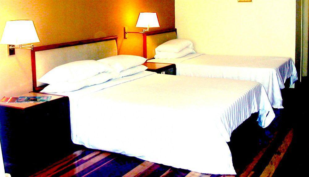 Duta Sands Beach Resort Kuantan Zimmer foto